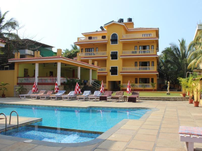 Marina Bay Beach Resort Кандолим Экстерьер фото