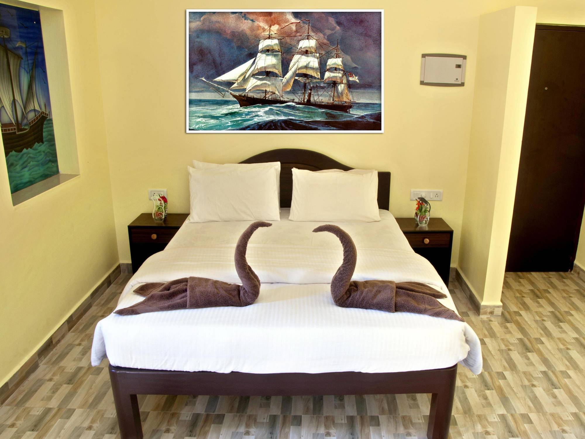 Marina Bay Beach Resort Кандолим Экстерьер фото