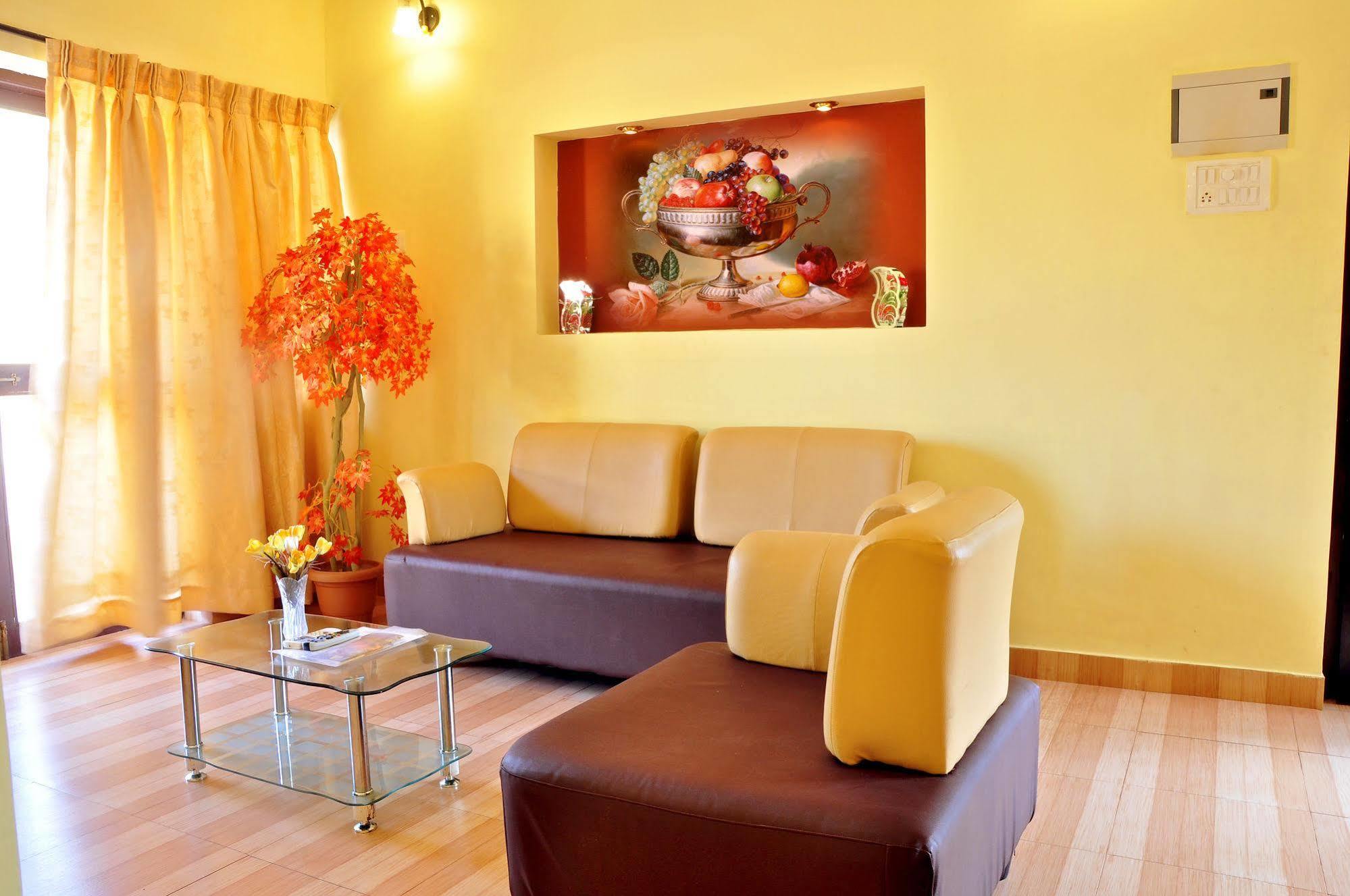 Marina Bay Beach Resort Кандолим Экстерьер фото